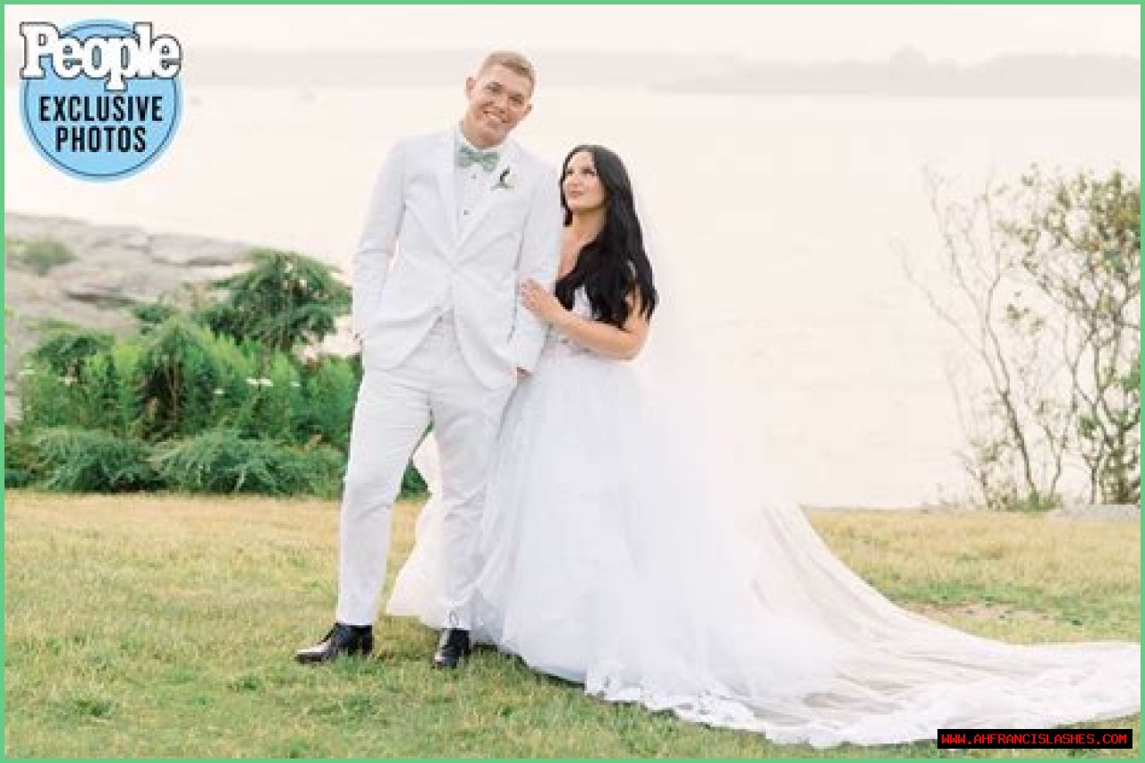 Is Elizabeth Rowe Trans? Married To Husband Cody Daniel